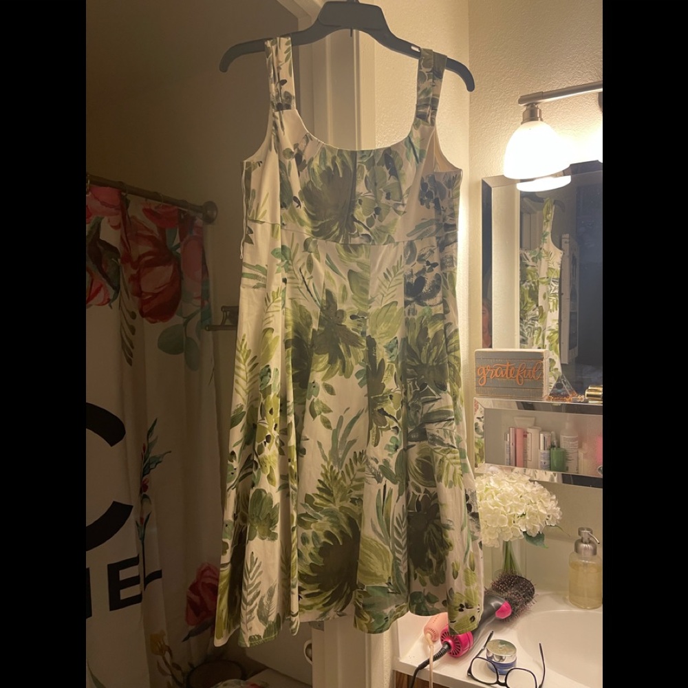 Adorable, Fun swirly type dress green/white